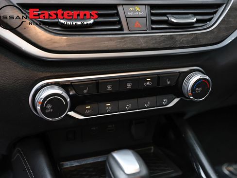 Used 2023 Nissan Altima 2.5 SV w/ SV Premium Package FWD image 19