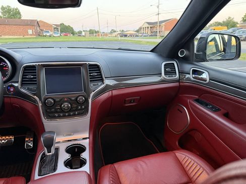 Used 2018 Jeep Grand Cherokee Trackhawk AWD/4WD image 32