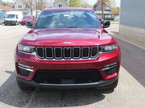 Used 2023 Jeep Grand Cherokee Limited w/ Luxury Tech Group II AWD/4WD image 14