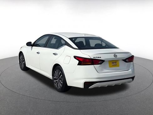 Used 2025 Nissan Altima 2.5 SV image 11