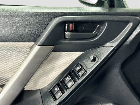 Used 2017 Subaru Forester 2.5i Premium image 15