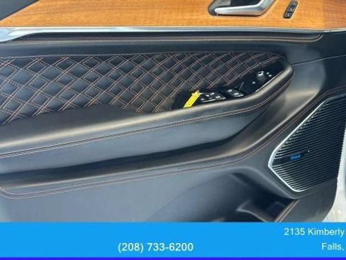 Used 2024 Jeep Grand Cherokee Summit AWD/4WD image 21