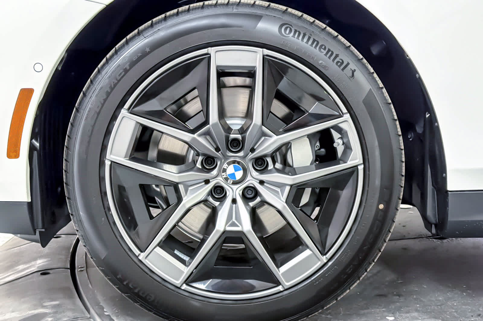 Used 2026 BMW 530i w/ Premium Package RWD image 24