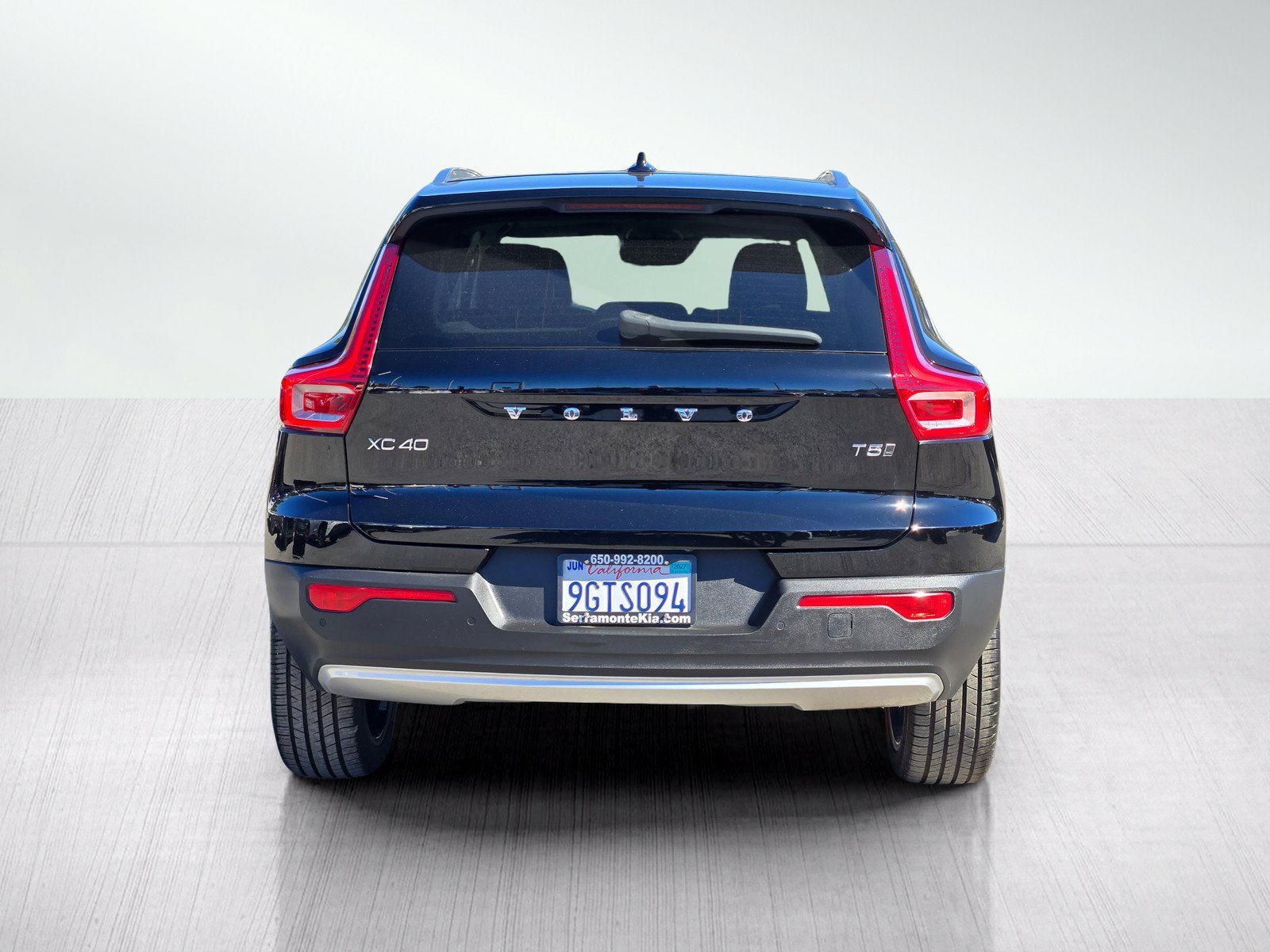 Used 2021 Volvo XC40 T5 Momentum w/ Premium Package AWD/4WD image 5