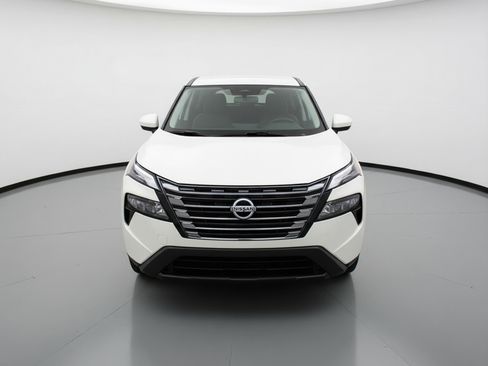 Used 2025 Nissan Rogue SV image 2