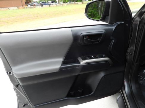 Used 2019 Toyota Tacoma SR5 RWD image 43