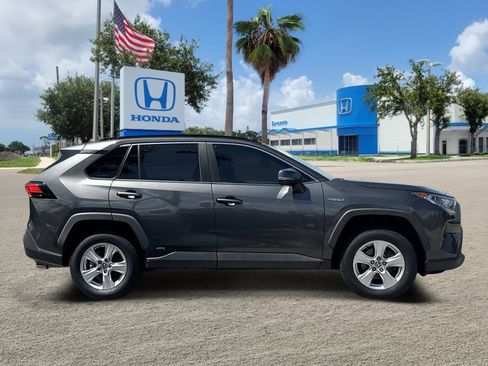 Used 2019 Toyota RAV4 XLE AWD/4WD image 4