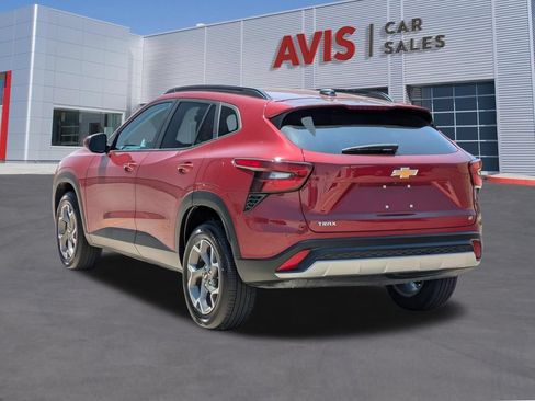 Used 2025 Chevrolet Trax LT w/ LT Convenience Package FWD image 7