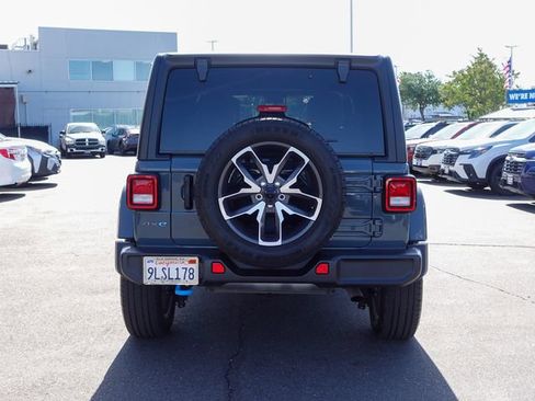 Used 2024 Jeep Wrangler Unlimited AWD/4WD image 7