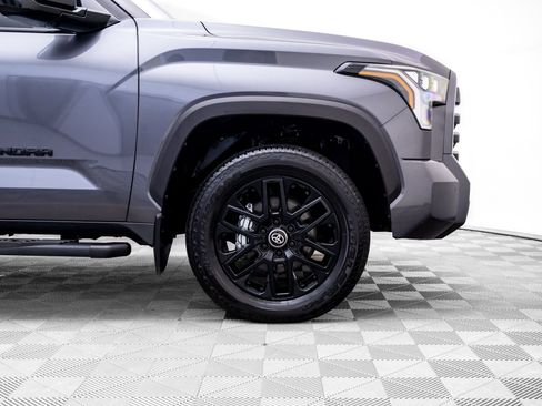 Used 2025 Toyota Tundra Limited AWD/4WD image 39