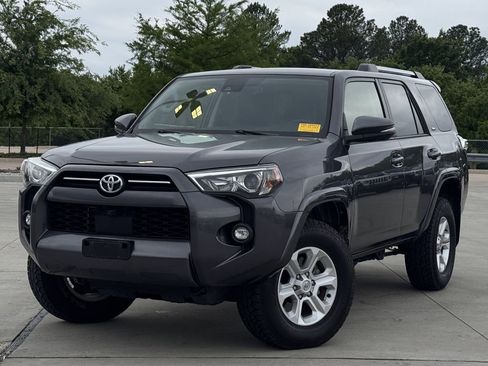 Used 2023 Toyota 4Runner SR5 Premium w/ SR5 Premium Package image 2
