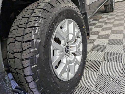 Used 2023 Nissan Frontier SV w/ Technology Package image 9
