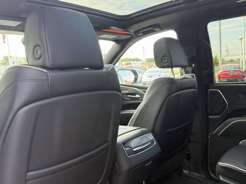 Used 2022 Cadillac Escalade Premium Luxury AWD/4WD image 61