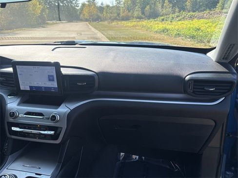 Used 2022 Ford Explorer XLT image 38