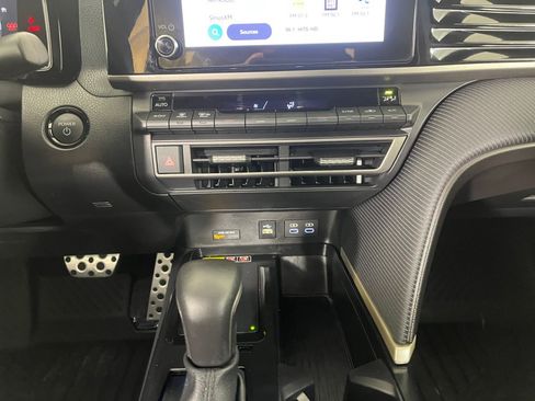 Certified 2025 Toyota Camry SE image 21