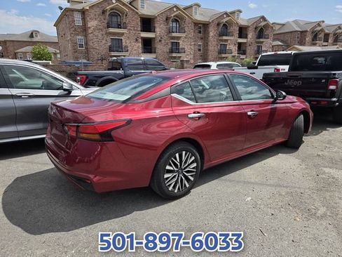 Used 2025 Nissan Altima 2.5 SV FWD image 3