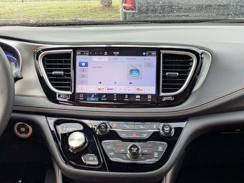 New 2026 Chrysler Pacifica Pinnacle AWD/4WD image 18