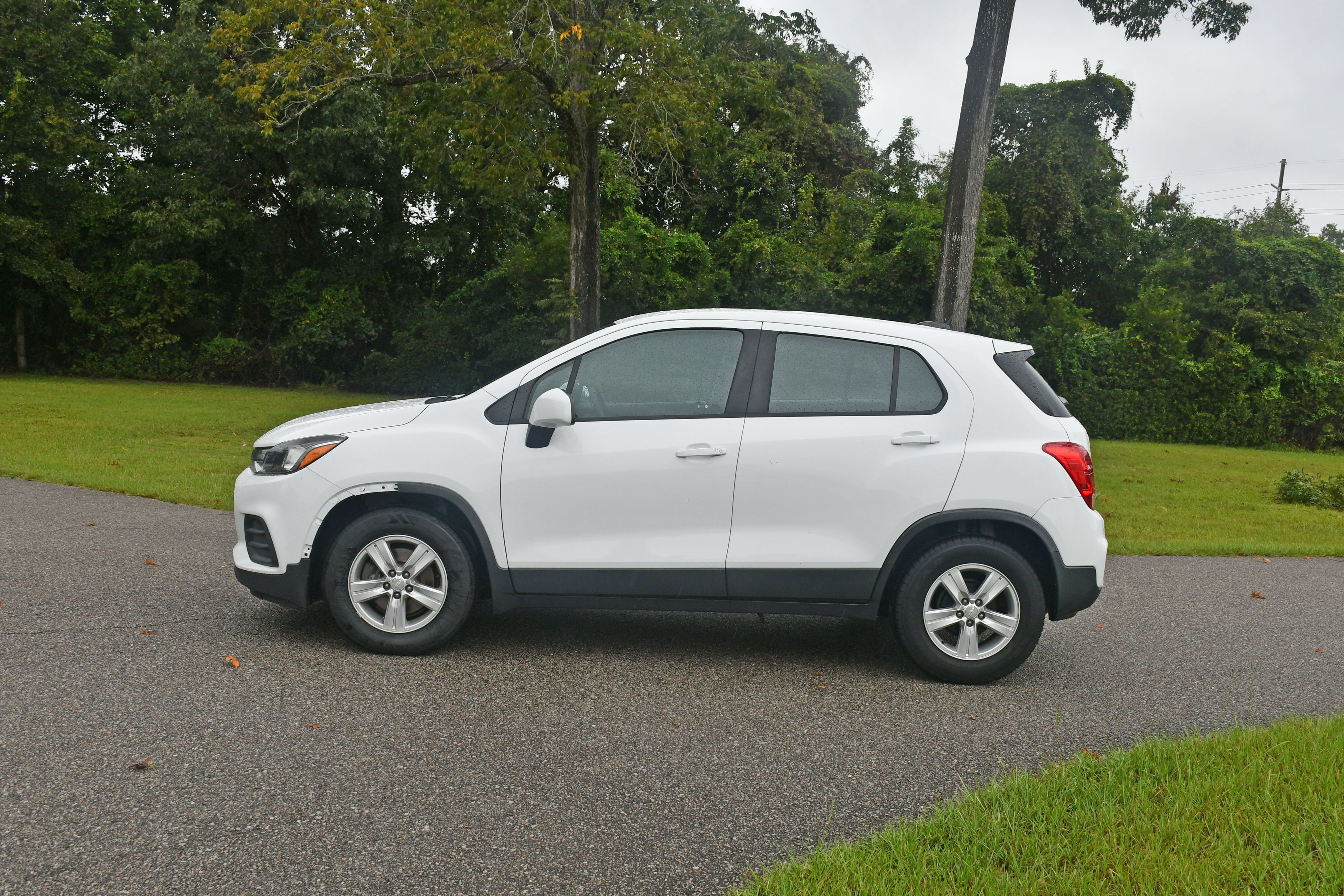 Used 2019 Chevrolet Trax LS FWD image 2