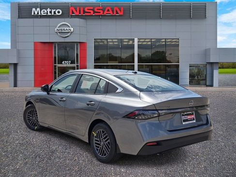 New 2027 Nissan Sentra SV w/ Floor Mat Package FWD image 4