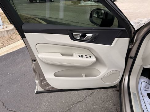 Used 2025 Volvo XC60 T8 Plus w/ Protection Package Premier image 41