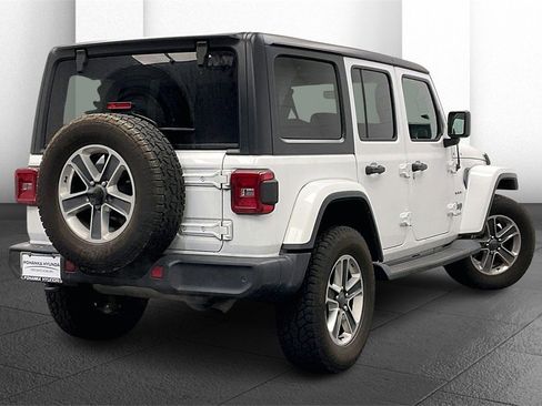 Used 2018 Jeep Wrangler Unlimited Sahara image 11