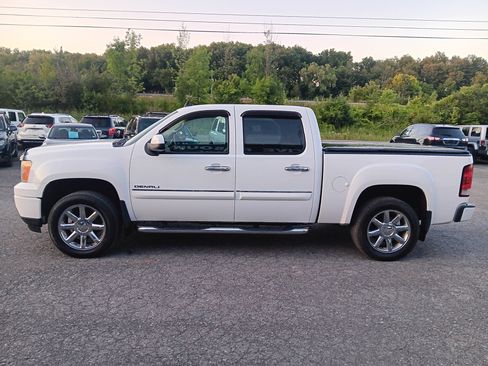 Used 2011 GMC Sierra 1500 Denali AWD/4WD image 2