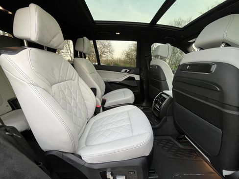 Used 2026 BMW X7 xDrive40i w/ M Sport Package image 21