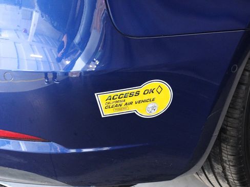 Used 2020 Tesla Model 3 Standard Range Plus image 3