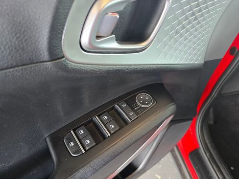 Used 2025 Kia Soul LX FWD image 14