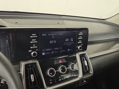 Used 2023 Kia Sorento LX AWD/4WD image 17
