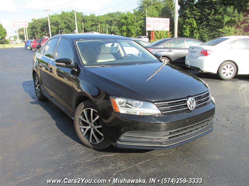 Used 2017 Volkswagen Jetta SE FWD image 1