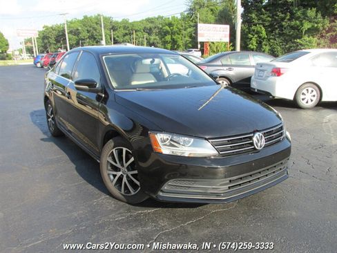 Used 2017 Volkswagen Jetta SE image 1