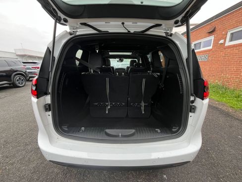 Used 2025 Chrysler Pacifica Limited FWD image 35