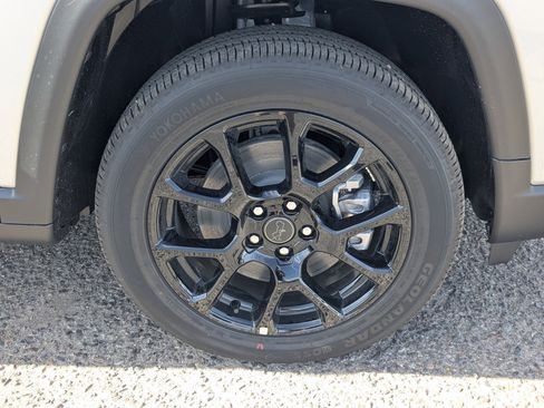 New 2026 Jeep Compass Latitude image 6