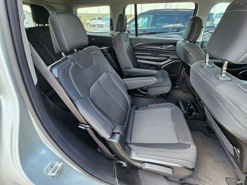 Used 2022 Jeep Grand Cherokee L Laredo w/ Luxury Tech Group I AWD/4WD image 27