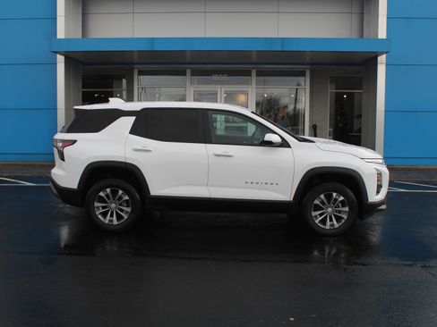 New 2026 Chevrolet Equinox LT image 3