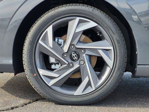 New 2025 Hyundai Elantra SEL image 11