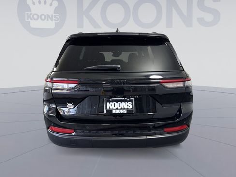 Used 2023 Jeep Grand Cherokee Altitude AWD/4WD image 5