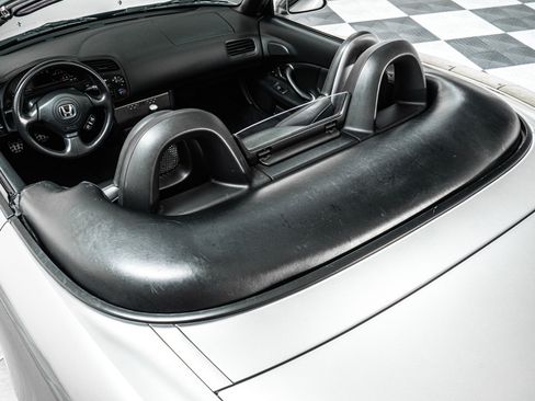 Used 2004 Honda S2000 image 32