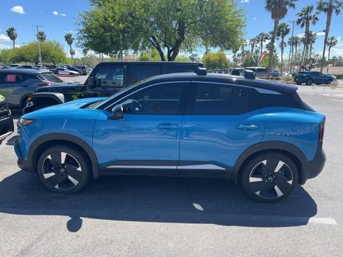 Used 2025 Nissan Kicks SR image 2