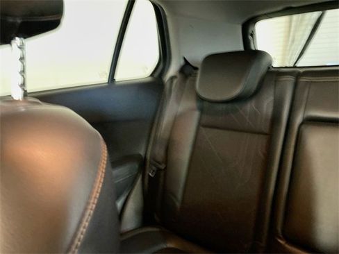 Used 2019 Chevrolet Trax LT w/ LT Convenience Package image 12