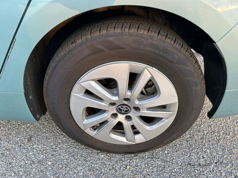 Used 2018 Toyota Prius One image 9