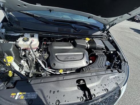 Used 2023 Chrysler Pacifica Touring-L w/ Uconnect Theater Family Group image 29