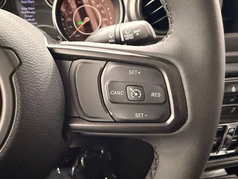Used 2023 Jeep Gladiator Sport AWD/4WD image 31