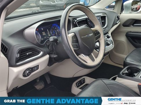 Used 2019 Chrysler Pacifica Limited image 8