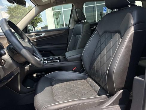 Used 2025 Volkswagen Atlas SEL Premium R-Line AWD/4WD image 17