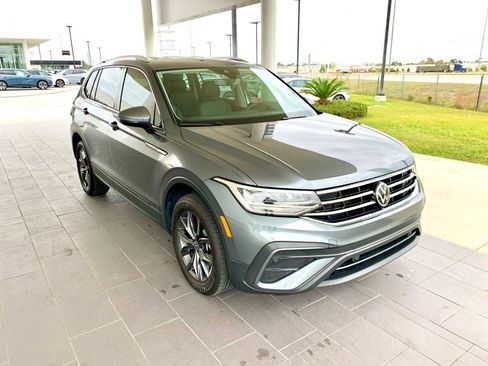 Used 2023 Volkswagen Tiguan SE image 3