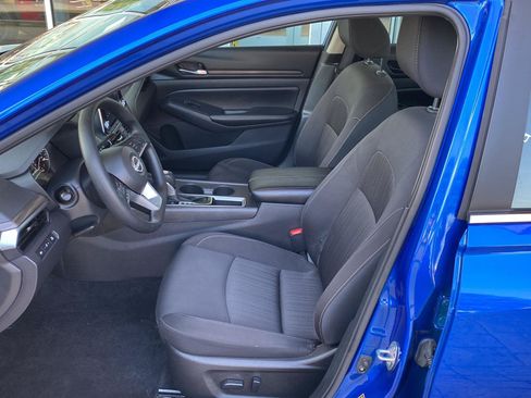 Certified 2025 Nissan Altima 2.5 SV FWD image 17