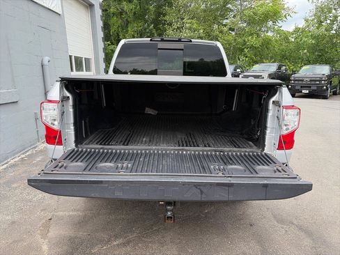Used 2017 Nissan Titan SV AWD/4WD image 7