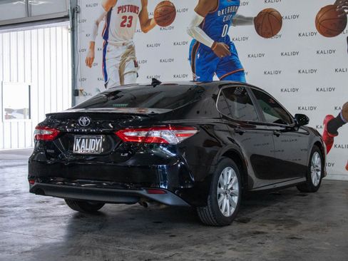 Used 2020 Toyota Camry LE FWD image 24